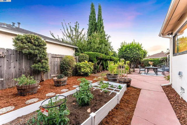 $998,000 | 24 Via Hermosa, San Lorenzo, CA 94580