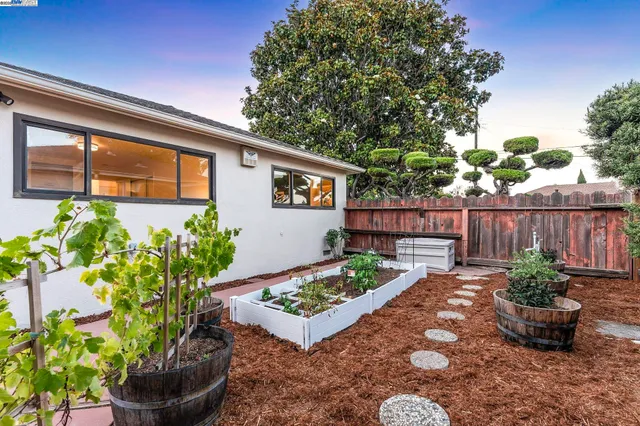 $998,000 | 24 Via Hermosa, San Lorenzo, CA 94580