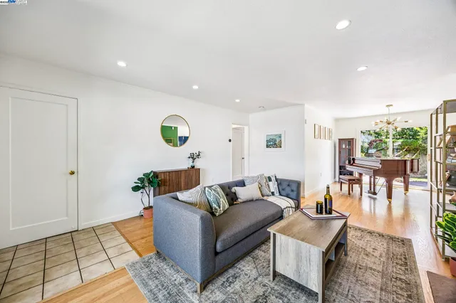 $998,000 | 24 Via Hermosa, San Lorenzo, CA 94580