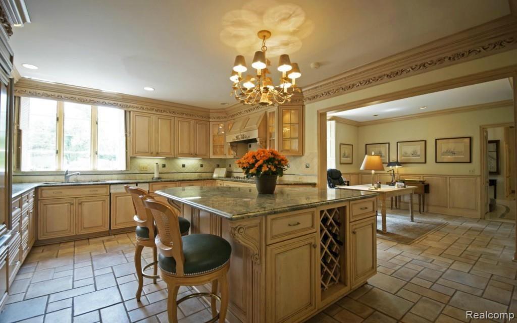236 Cloverly Road Grosse Pointe, MI 48236 - Photo 12 of 29 c9f7d6b5-5370-45f0-b33c-dd8c8b4fae40.jpg