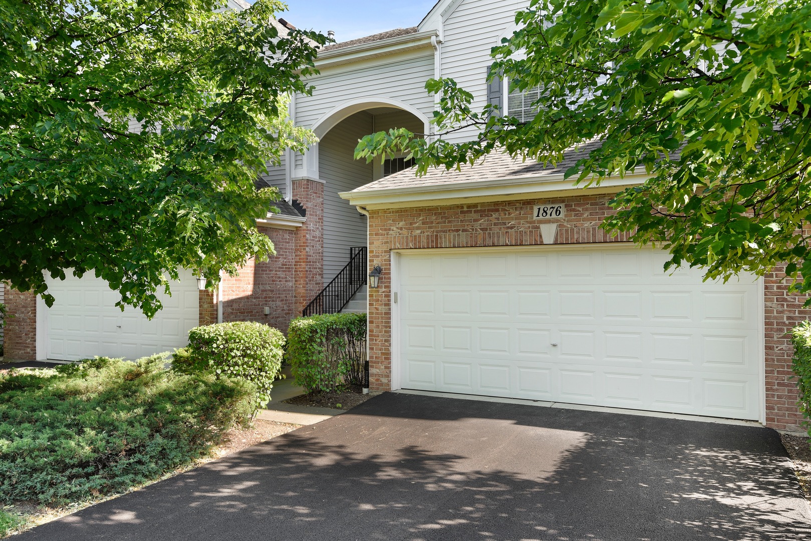1876 Maureen Drive Hoffman Estates, IL 60192 - Photo 1 of 30