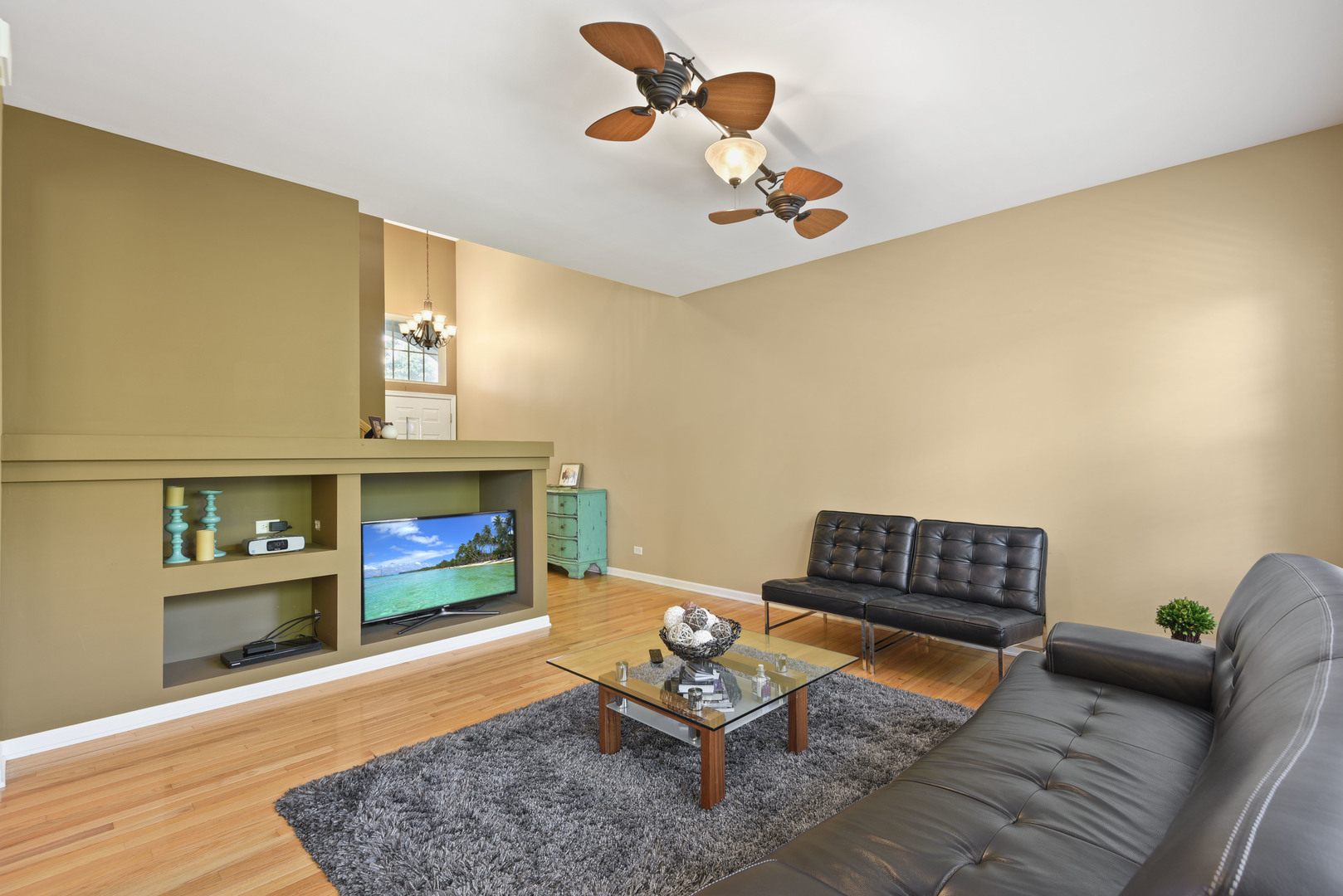 1876 Maureen Drive Hoffman Estates, IL 60192 - Photo 5 of 30