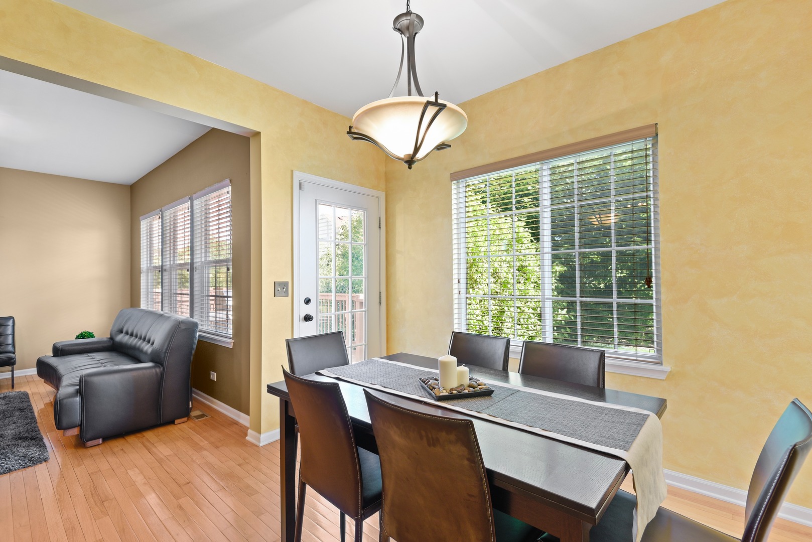 1876 Maureen Drive Hoffman Estates, IL 60192 - Photo 7 of 30