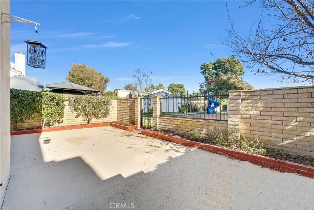 18 Meadowsweet Way Irvine, CA 92612 - Photo 4 of 66 Backyard