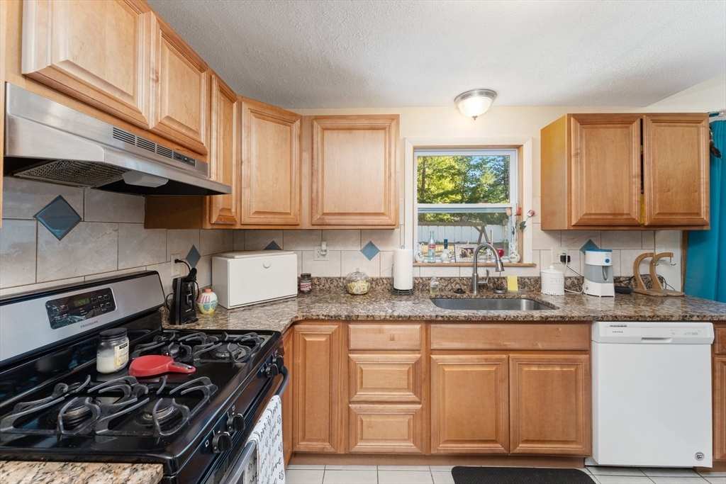 13 Northgate Road Franklin, MA 02038 - Photo 12 of 34 Gallery Image 12