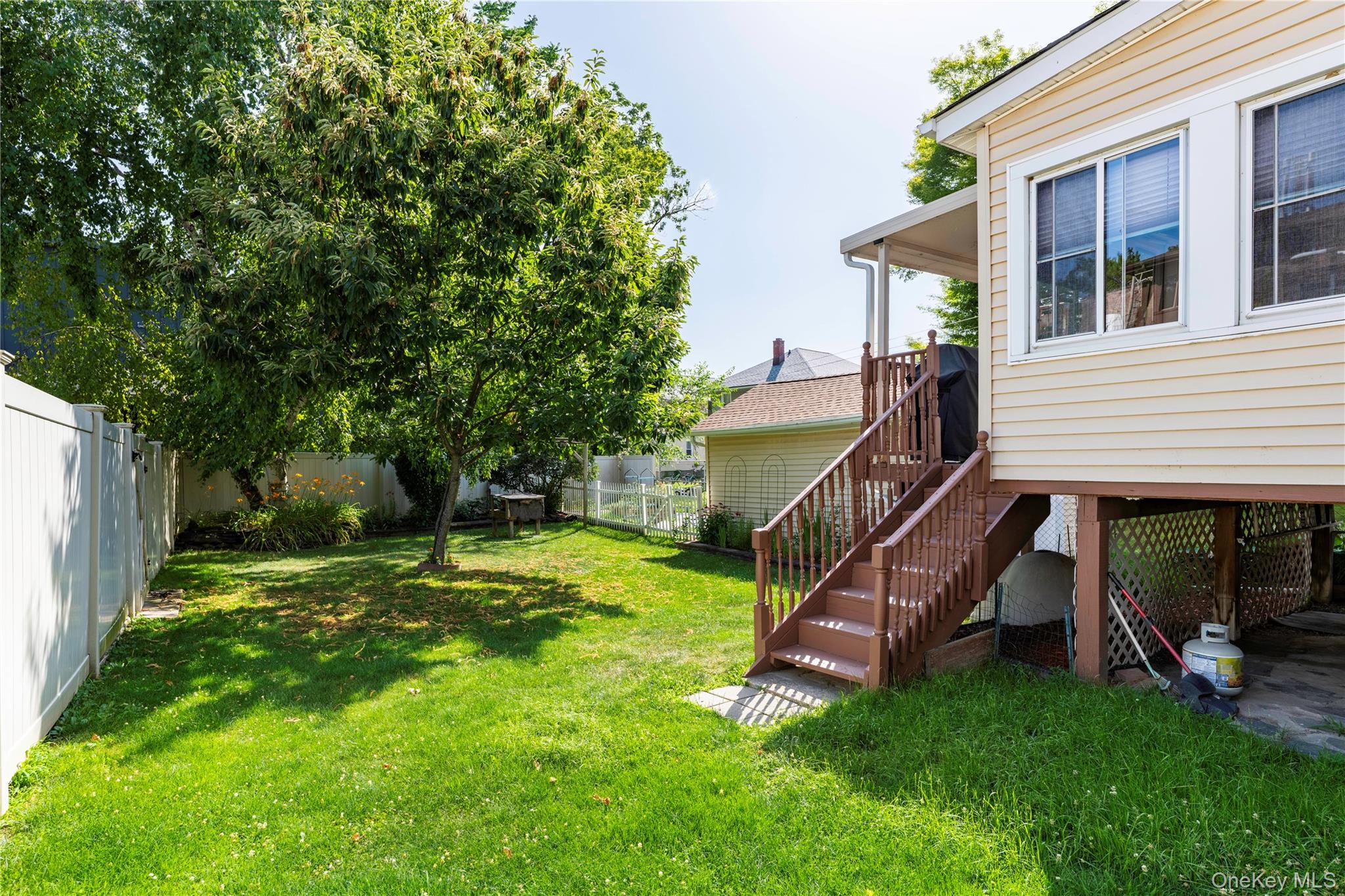 119 Rombout Avenue Beacon, NY 12508 - Photo 25 of 28 Side yard