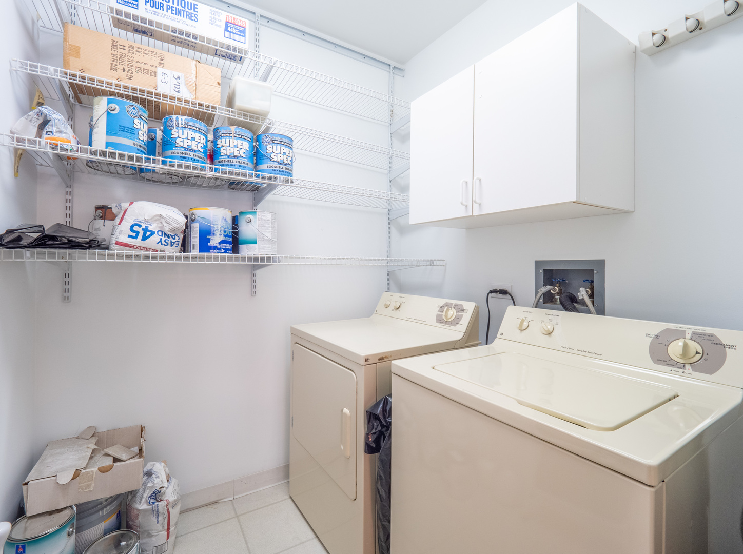 55 West Delaware Place, Unit 921 Chicago, IL 60610 - Photo 21 of 33 a utility room with dryer and washer