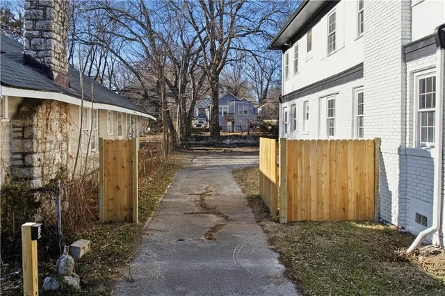 $300,000 | 5514 The Paseo, Kansas City, MO 64110