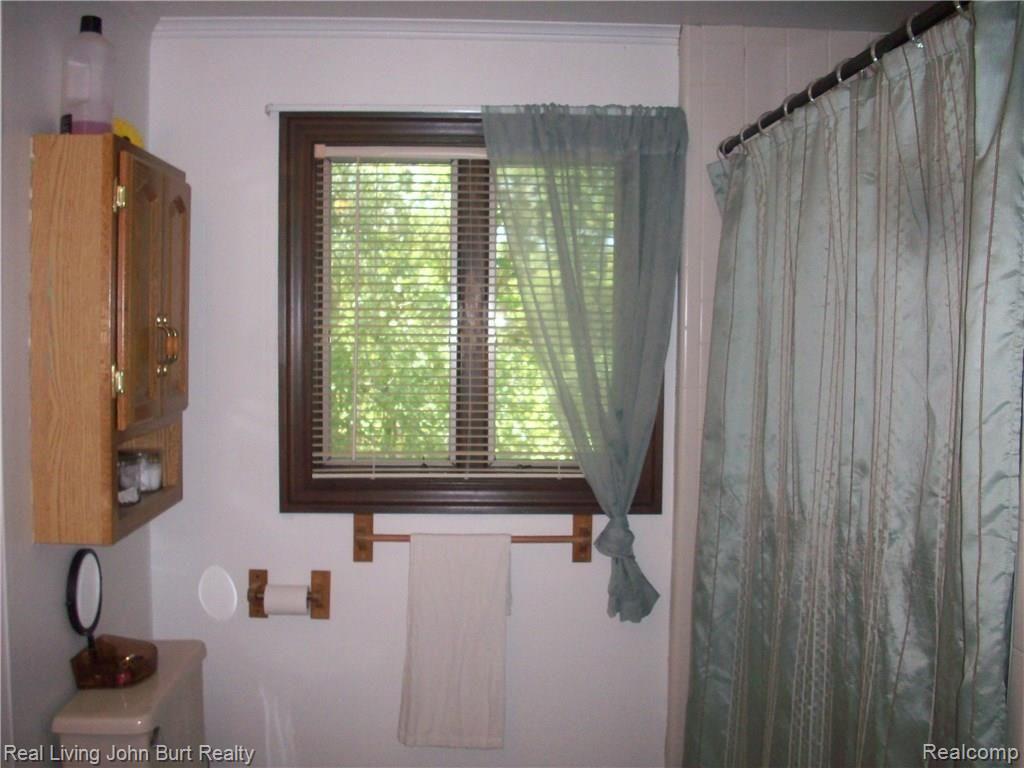 60355 Mt Vernon Road Rochester, MI 48306 - Photo 16 of 21 Another view of upstairs full bath