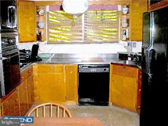 154 East Knowlton Road Media, PA 19063 - Photo 3 of 12 Kitchen