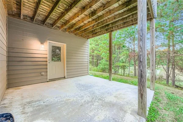 a view of a house with backyard and porch