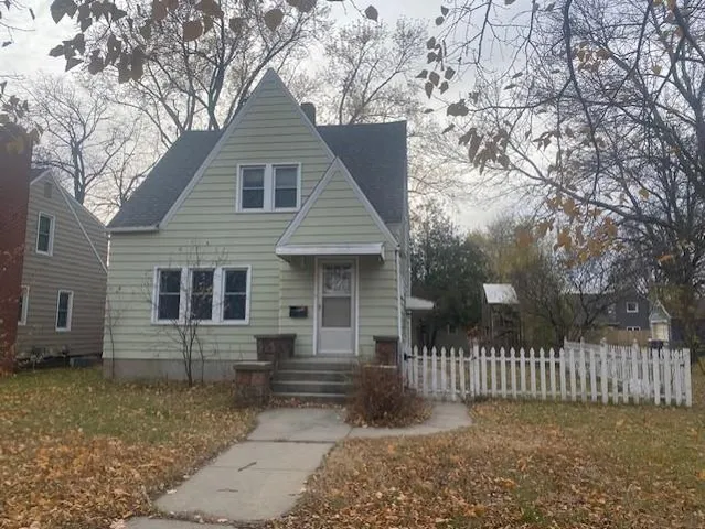 $179,900 | 1221 9th Avenue North, St. Cloud, MN 56303