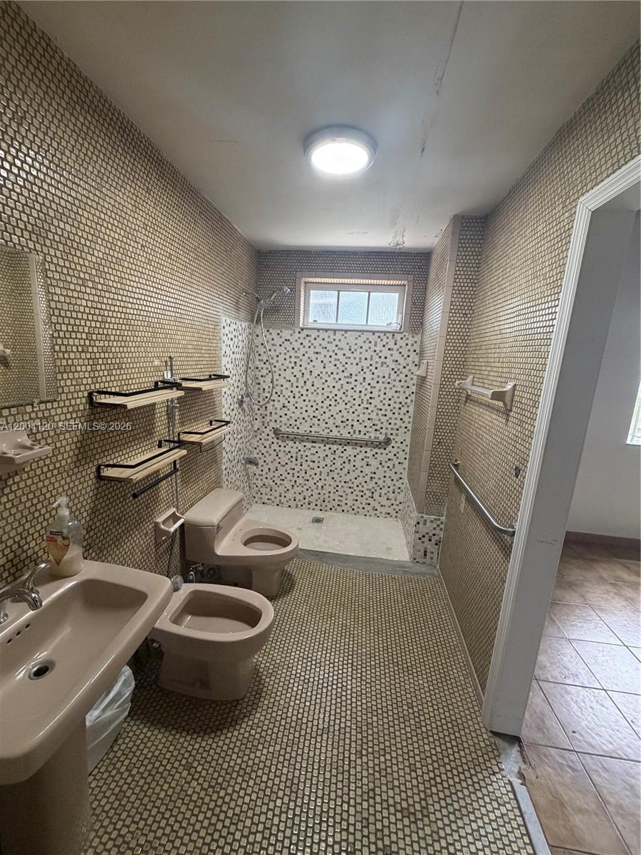10910 Southwest 40th Street Miami, FL 33165 - Photo 18 of 40