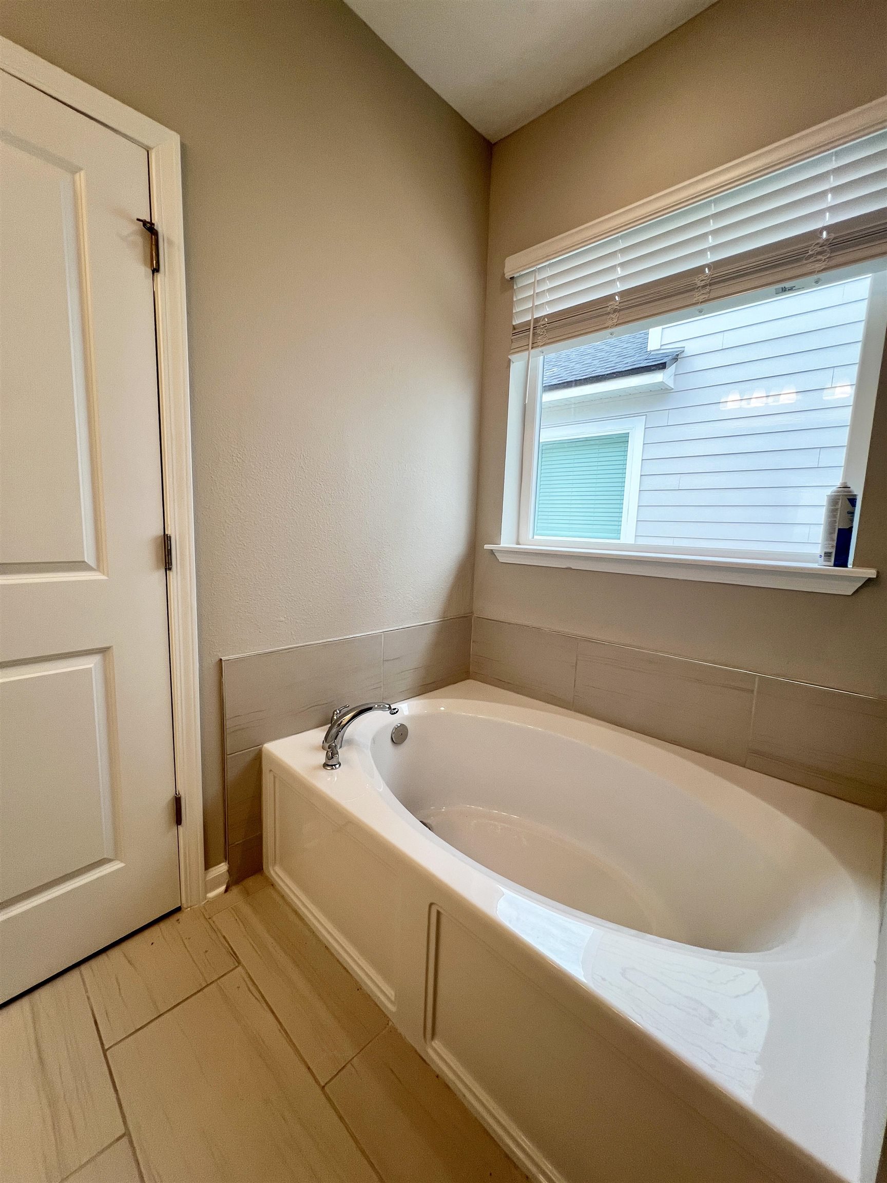 385 Brookgreen Way St. Augustine, FL 32092 - Photo 18 of 31 a bathroom with a tub and shower