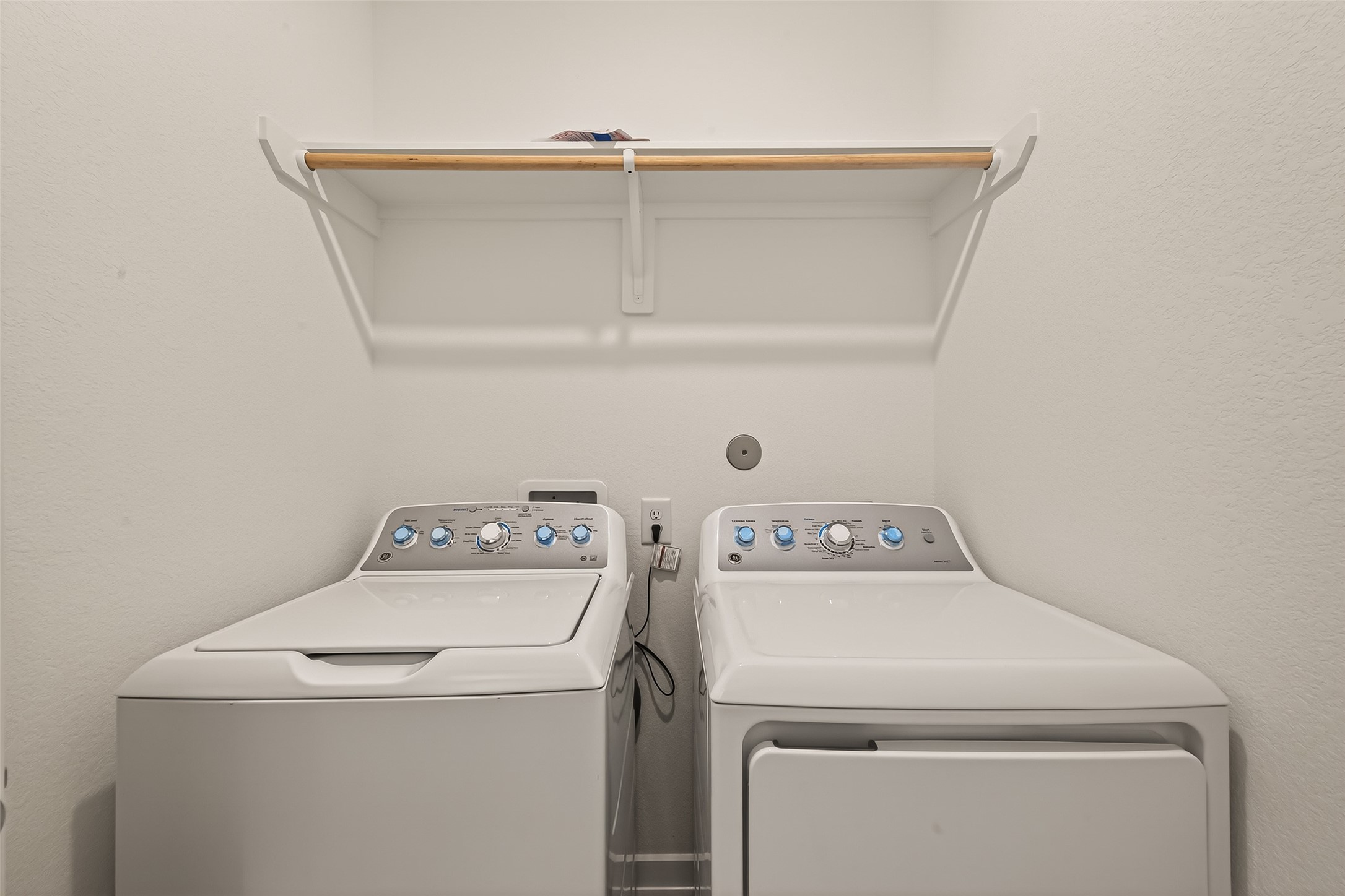 21926 Sam Raburn Drive Tomball, TX 77375 - Photo 8 of 42 Utility room at down stairs