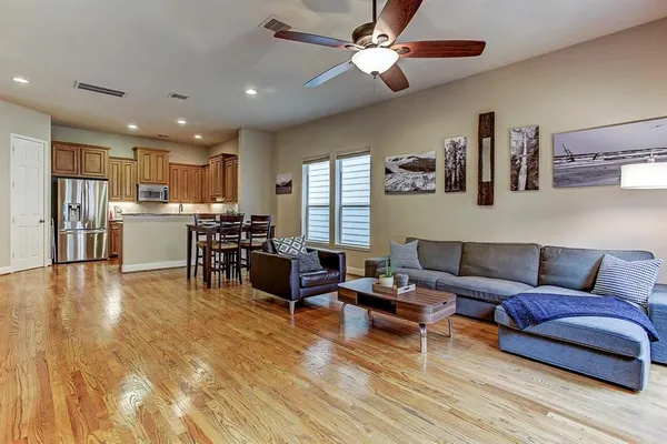 $2,900 | 5322 Nett Street, Unit C, Houston, TX 77007