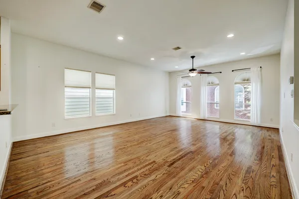 $2,900 | 5322 Nett Street, Unit C, Houston, TX 77007