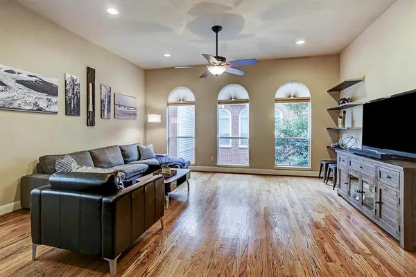 $2,900 | 5322 Nett Street, Unit C, Houston, TX 77007
