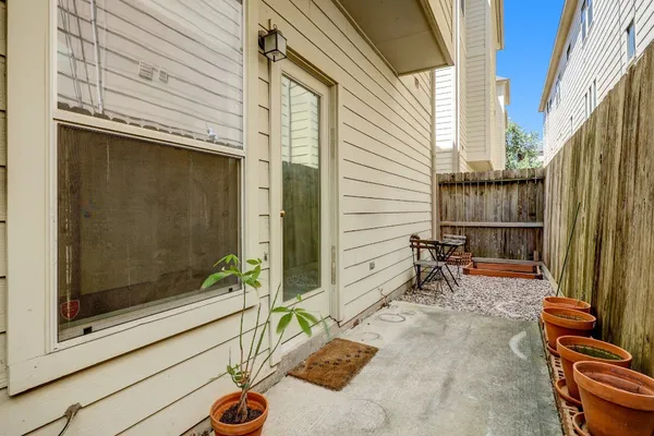 $2,900 | 5322 Nett Street, Unit C, Houston, TX 77007