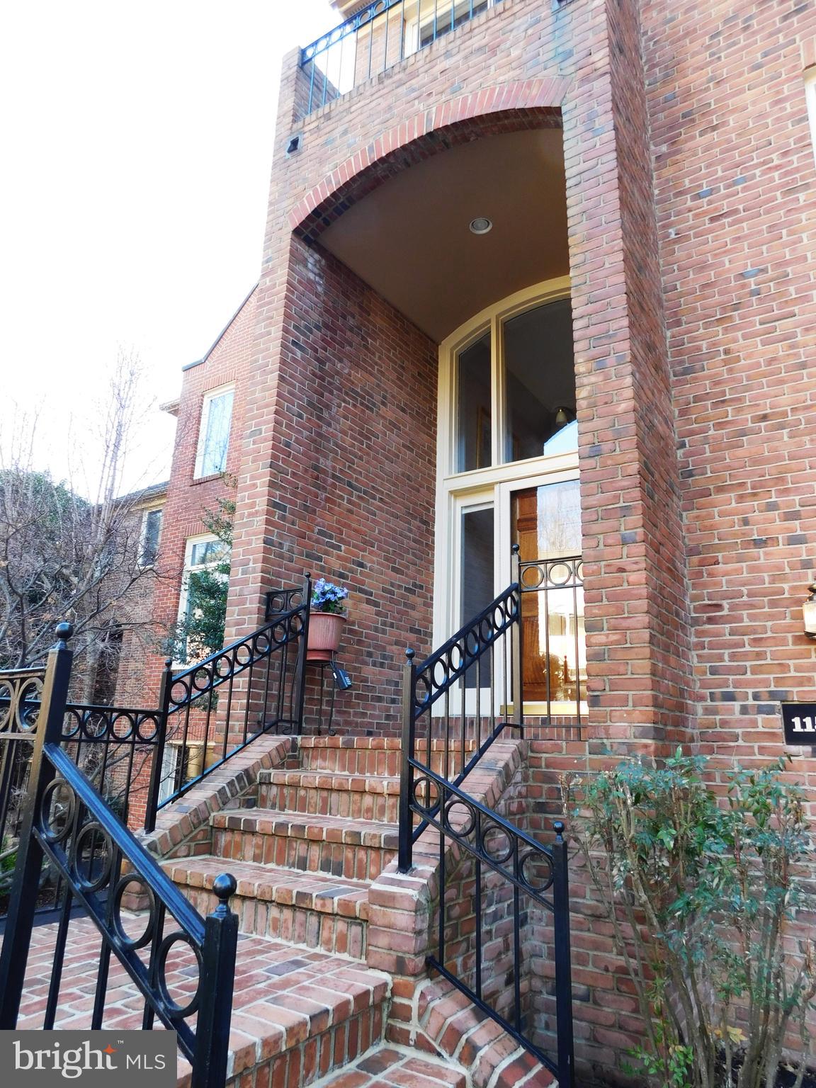 11553 Hemingway Drive Reston, VA 20194 - Photo 3 of 56 Dramatic entrance - covered portico