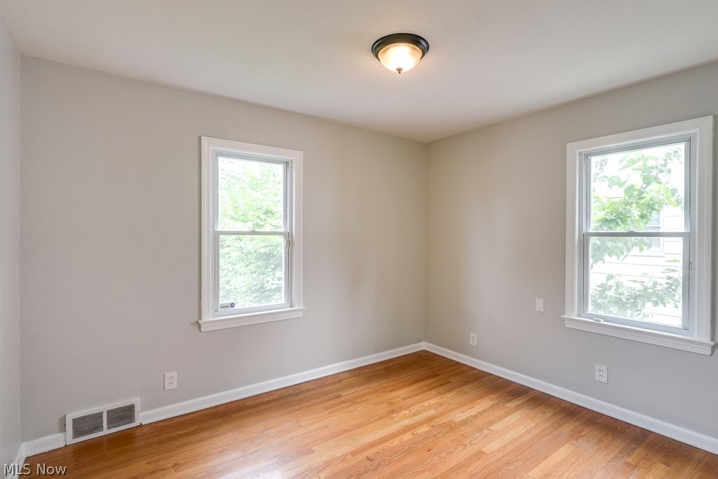 4225 Lambert Road Cleveland, OH 44121 - Photo 17 of 27