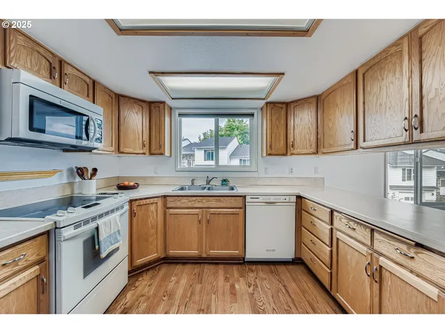 $274,900 | 14862 Northeast Rose Parkway, Portland, OR 97230