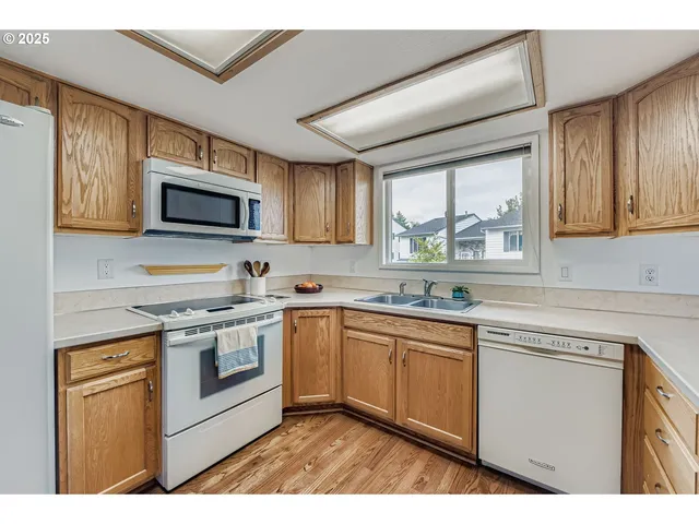 $274,900 | 14862 Northeast Rose Parkway, Portland, OR 97230