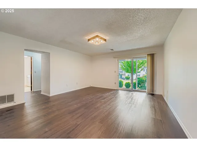 $274,900 | 14862 Northeast Rose Parkway, Portland, OR 97230