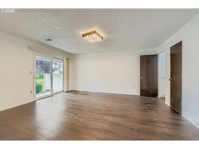 $274,900 | 14862 Northeast Rose Parkway, Portland, OR 97230