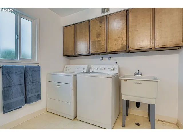 $274,900 | 14862 Northeast Rose Parkway, Portland, OR 97230