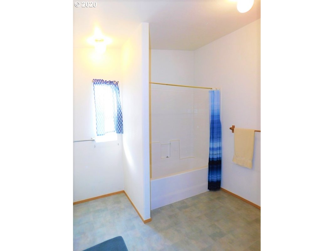2085 Patrick Loop Cottage Grove, OR 97424 - Photo 11 of 26 Gallery Image 11