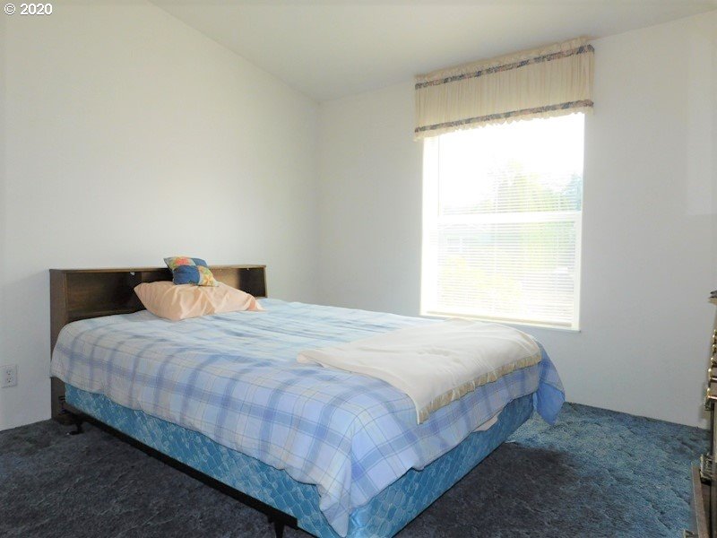 2085 Patrick Loop Cottage Grove, OR 97424 - Photo 12 of 26 Gallery Image 12
