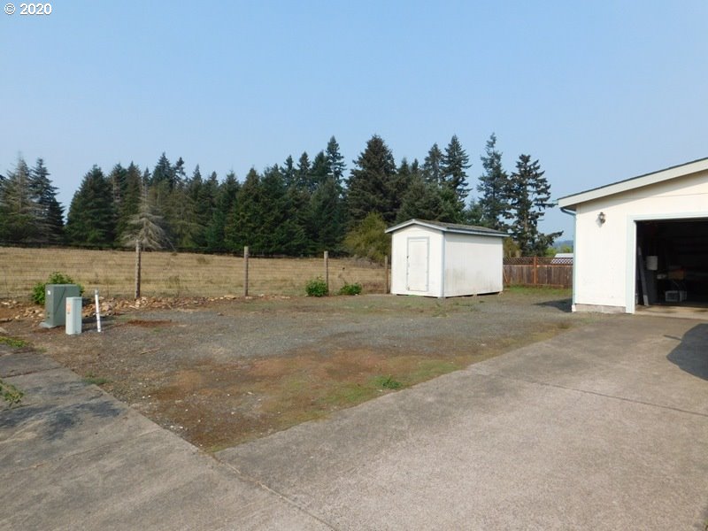 2085 Patrick Loop Cottage Grove, OR 97424 - Photo 23 of 26 Gallery Image 23