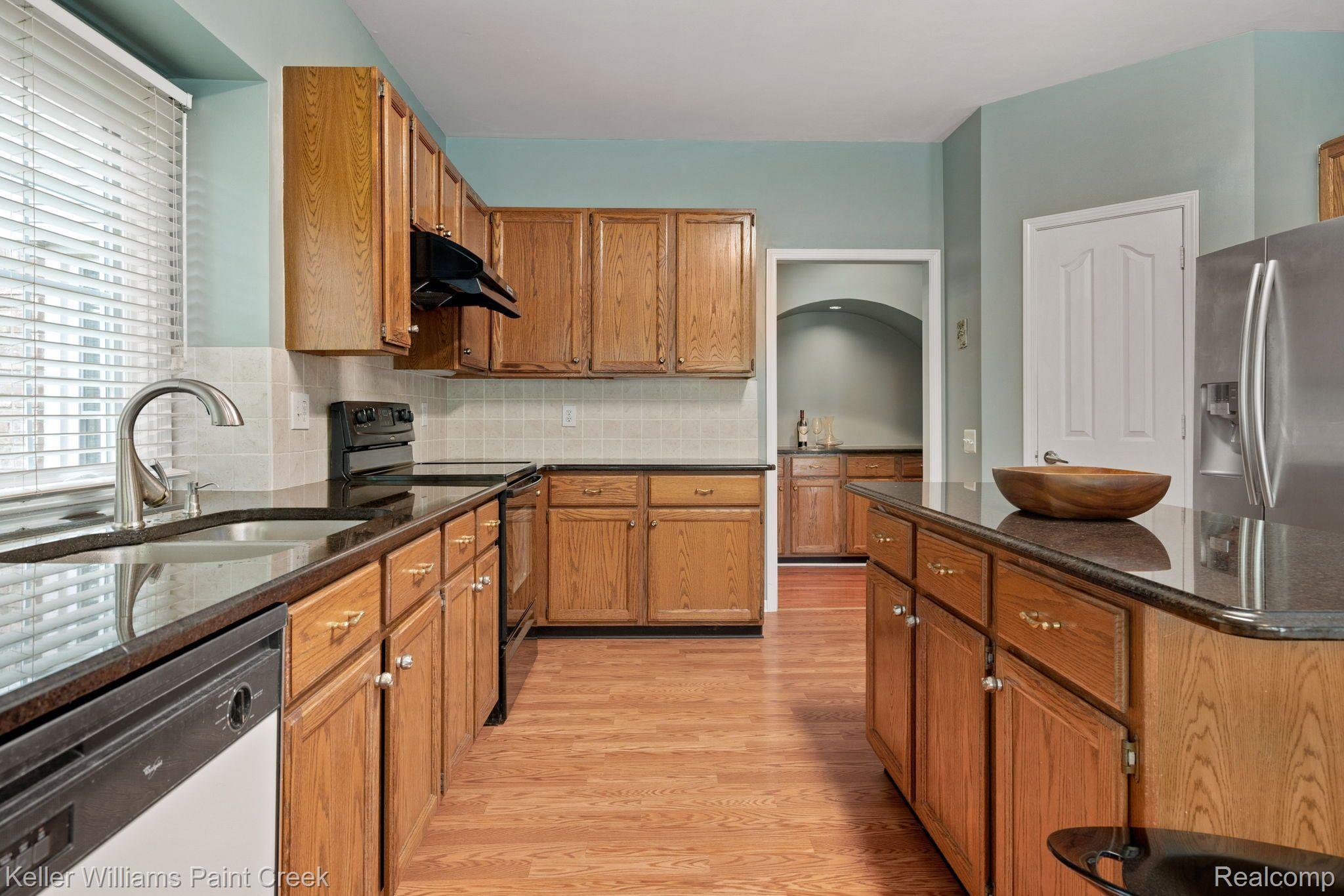 1704 Devonwood Drive Rochester, MI 48306 - Photo 11 of 38