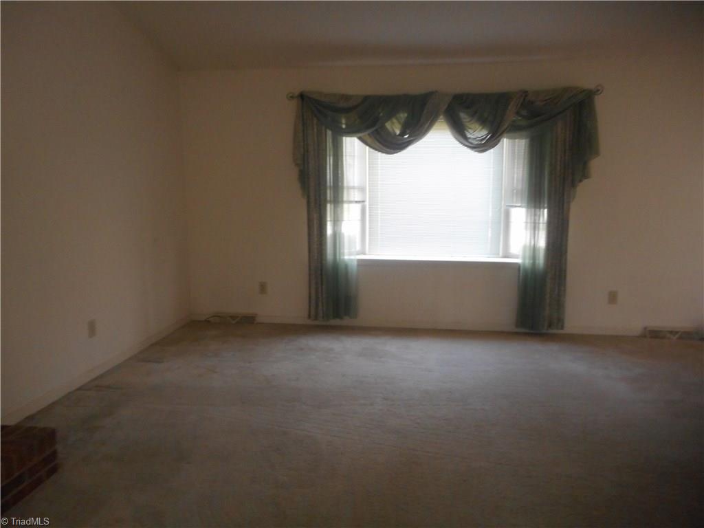 1814 Rivertrace Point High Point, NC 27265 - Photo 8 of 22 Gallery Image 8