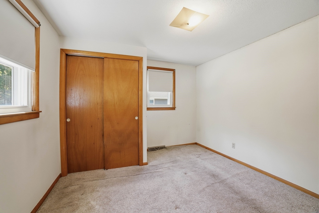 65 Clover Street Worcester, MA 01603 - Photo 19 of 25