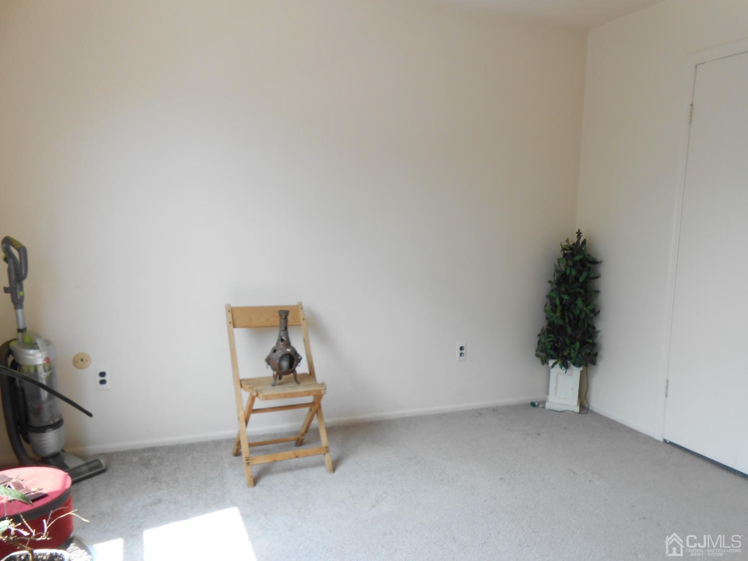 93 Pheasant Run Edison, NJ 08820 - Photo 12 of 24 a room with a window