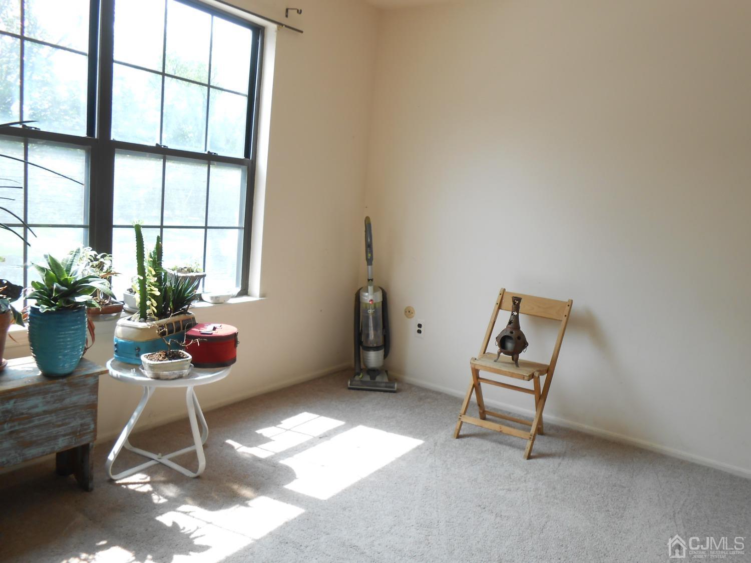 93 Pheasant Run Edison, NJ 08820 - Photo 13 of 24 a room with furniture and a potted plant