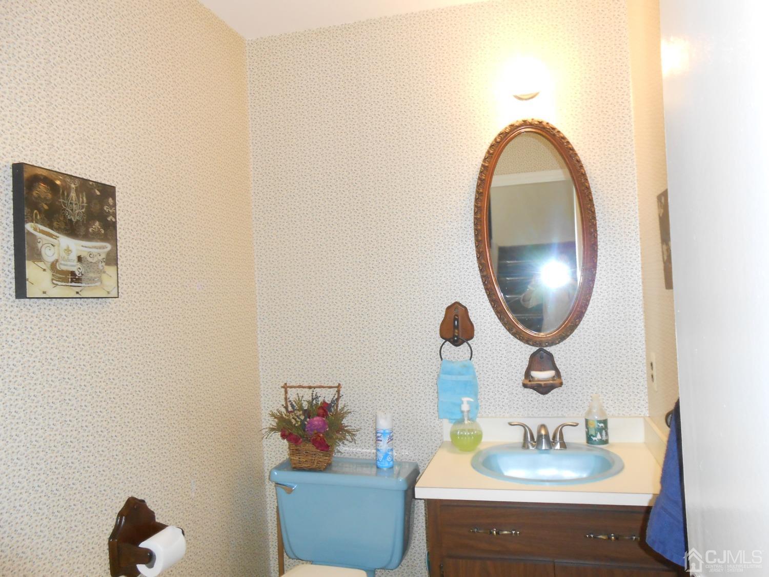 93 Pheasant Run Edison, NJ 08820 - Photo 9 of 24 a bathroom with a sink mirror and vanity