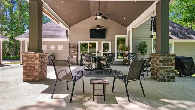 a front view of house with yard