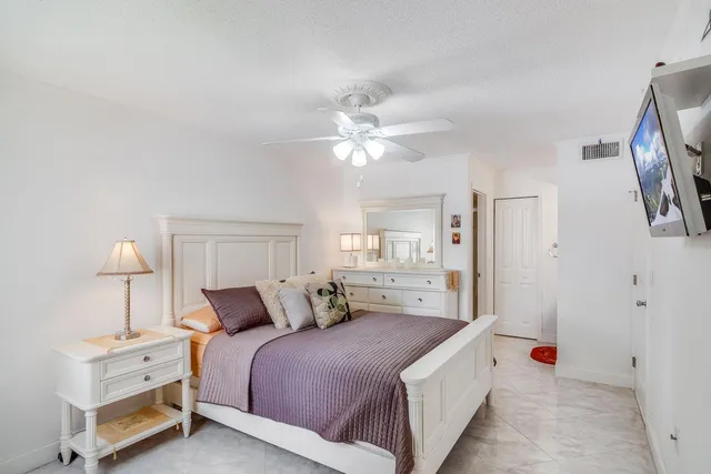 $2,500 | 1715 Village Boulevard, Unit 201, West Palm Beach, FL 33409