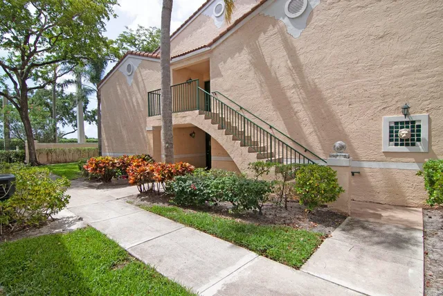 $2,500 | 1715 Village Boulevard, Unit 201, West Palm Beach, FL 33409