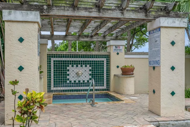 $2,500 | 1715 Village Boulevard, Unit 201, West Palm Beach, FL 33409