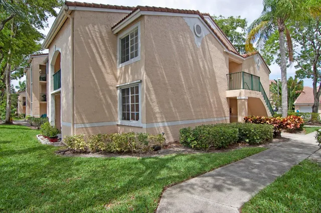 $2,500 | 1715 Village Boulevard, Unit 201, West Palm Beach, FL 33409