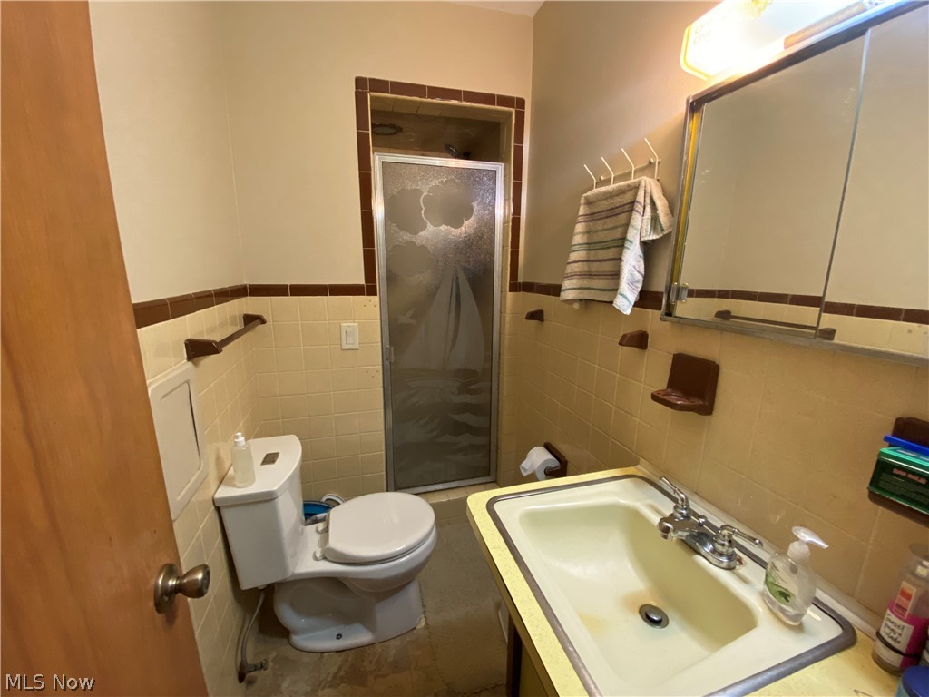 6386 South Canterbury Road Parma, OH 44129 - Photo 7 of 29