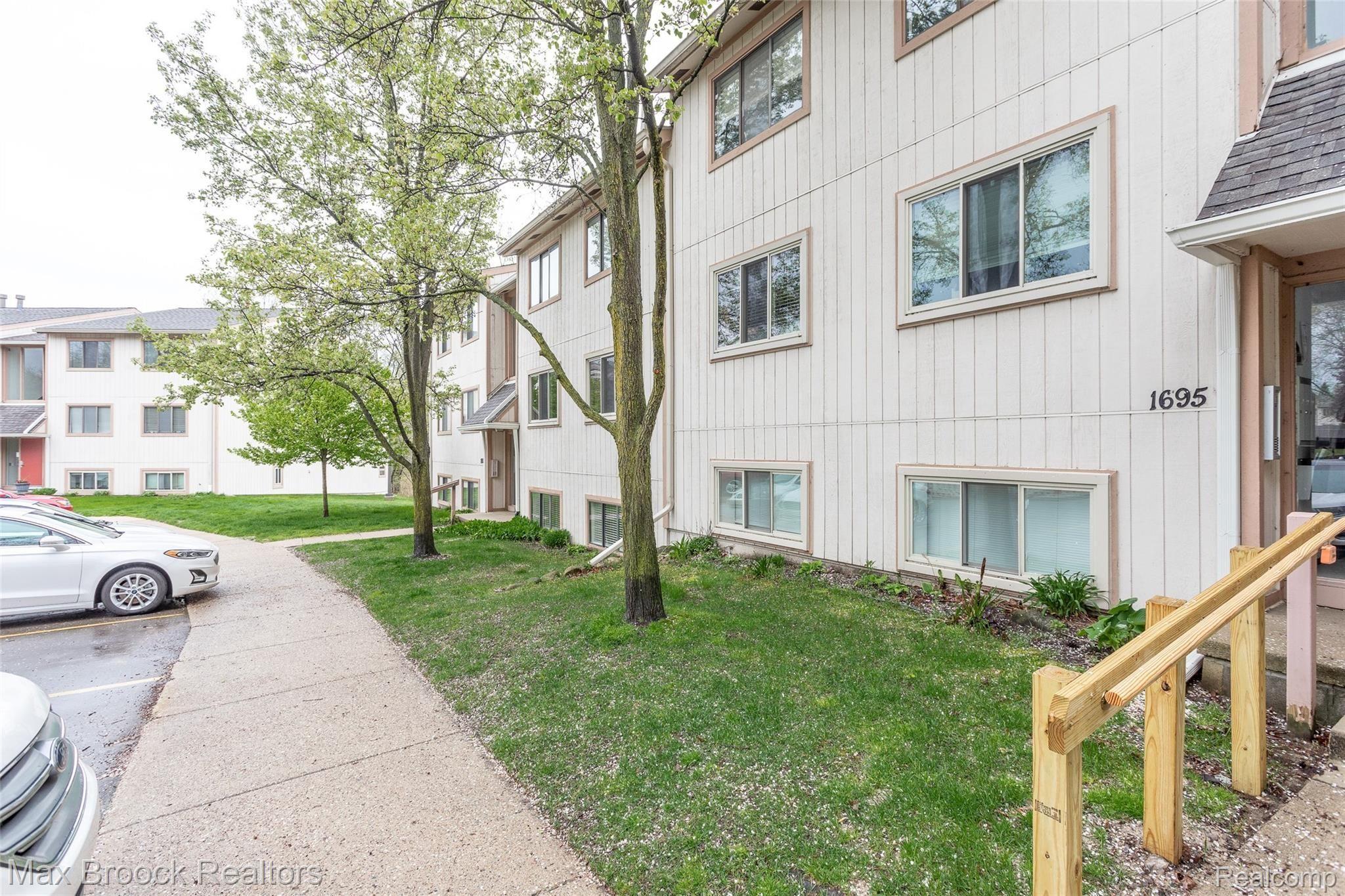 1695 Riverside Drive, Unit 12 Rochester, MI 48309 - Photo 29 of 29 244A2698.jpg