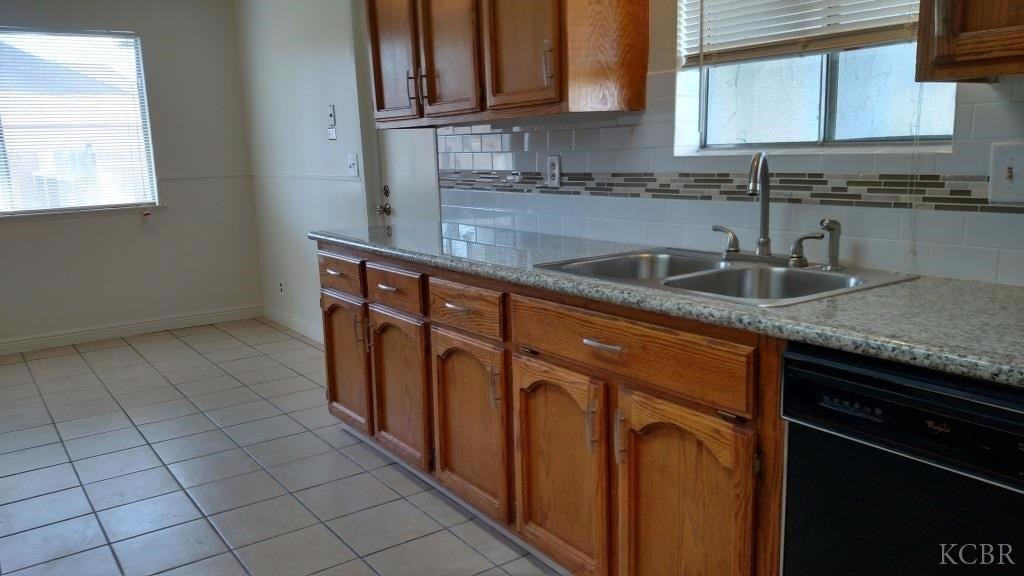 951 Raymond Road Hanford, CA 93230 - Photo 3 of 10 Gallery Image 3
