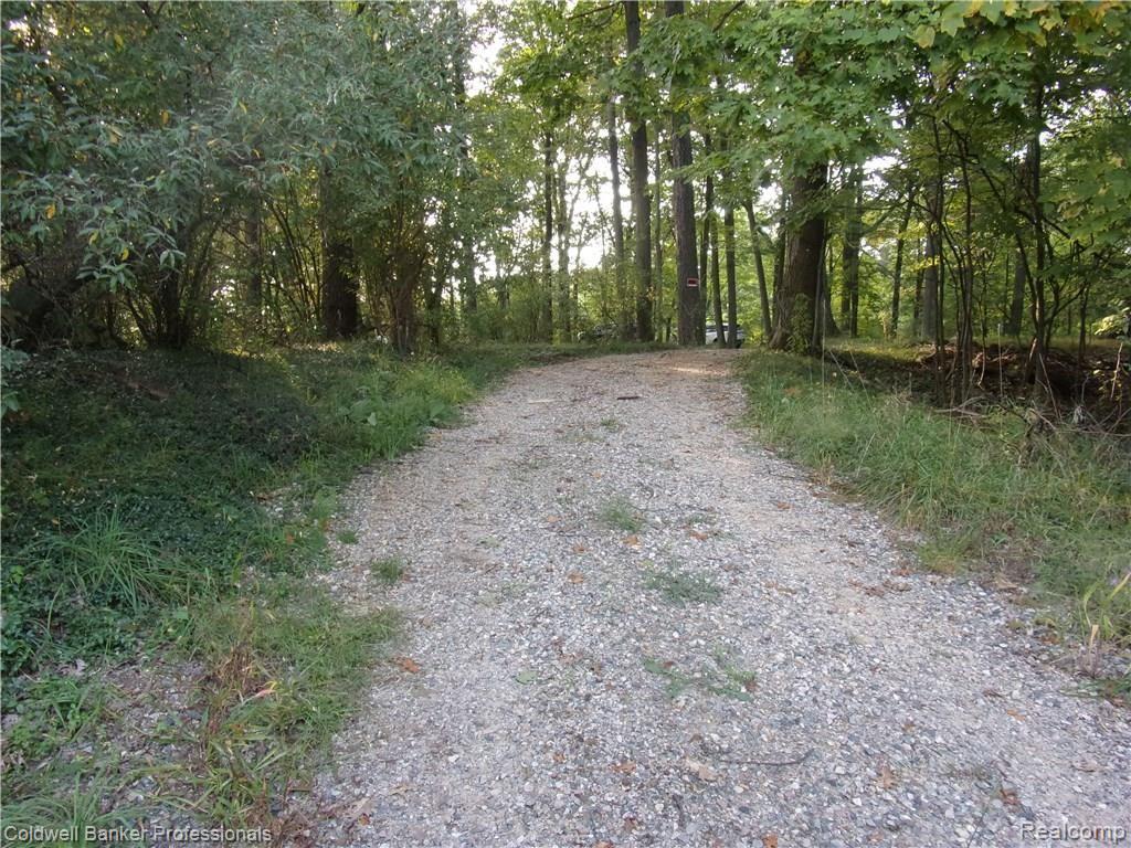 251 Ridgemont Road Oxford, MI 48370 - Photo 13 of 18