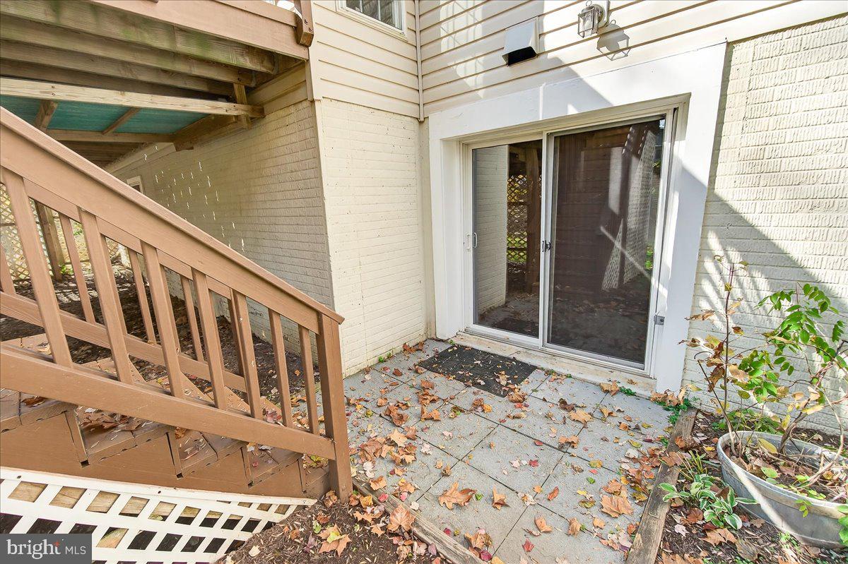 19332 Cissel Manor Drive Poolesville, MD 20837 - Photo 13 of 81 Walk-out basement!