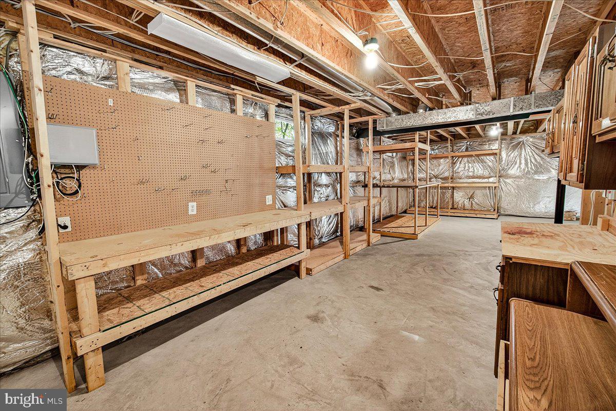 19332 Cissel Manor Drive Poolesville, MD 20837 - Photo 54 of 81 Bring your workshop!